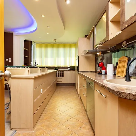2br With Terrace By The Small Basilica & Old Town By Flat Manаger 아파트