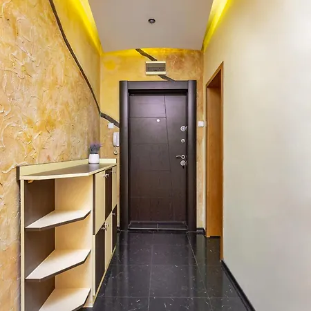 Apartament 2br With Terrace By The Small Basilica & Old Town By Flat Manаger *